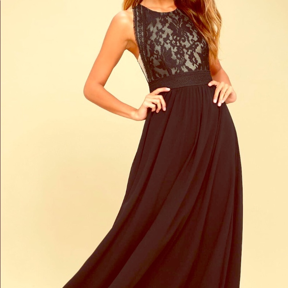 Lulu’s Black Lace Maxi Dress Size M (NWT)